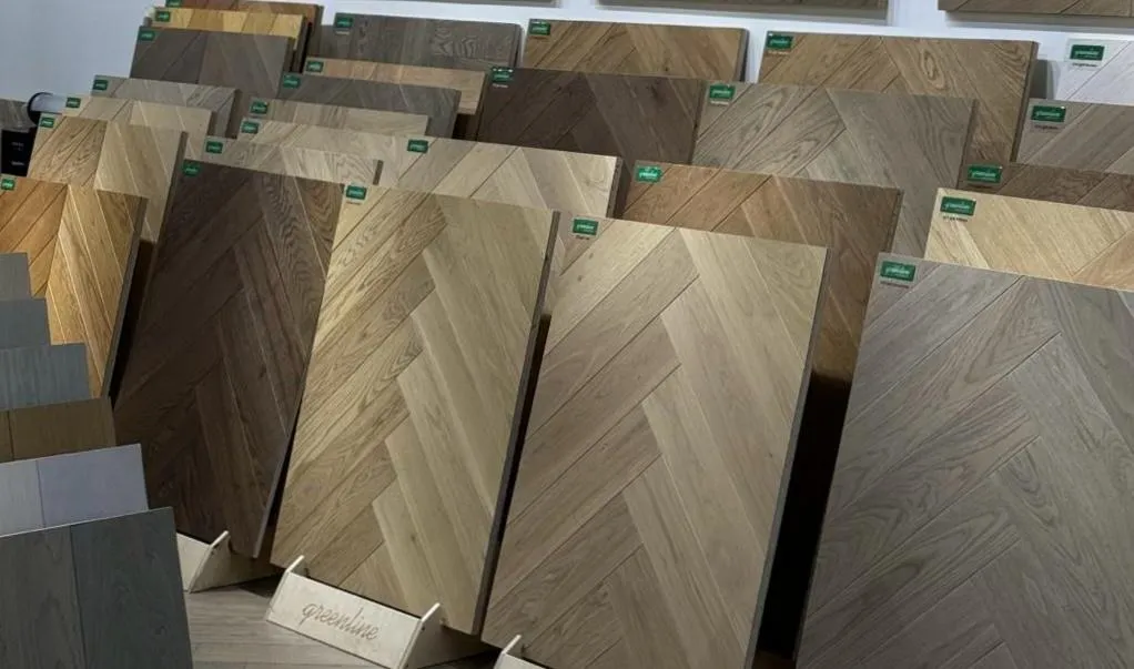 PAVIMENTOS Y REVESTIMIENTOS